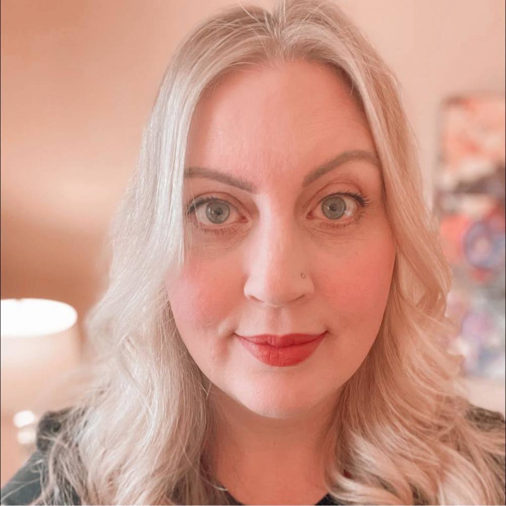 Meet your Posher, Joelle